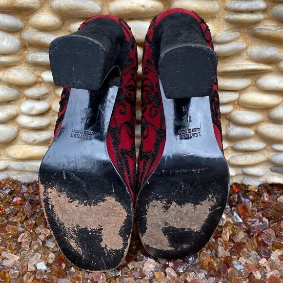 YSL Yves Saint Laurent Red and Black Suede Pumps w/Floral Embroidery. Sz 7.5. - Picture 4 of 10